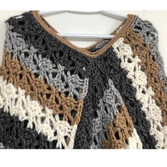 🇨🇦 Massimo Dutti Crochet Poncho - Picture 3 of 7